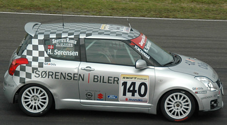 Henrik Sørensen i jagten på første pladsen i Suzuki Swift Challenge.